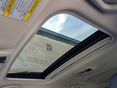Used 2018 Subaru Outback 2.5i Limited AWD/4WD image 19
