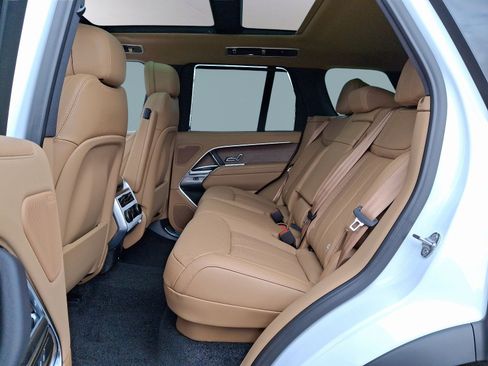 New 2025 Land Rover Range Rover SE image 8