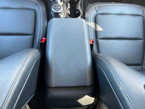 Used 2024 Ford Bronco Badlands image 23