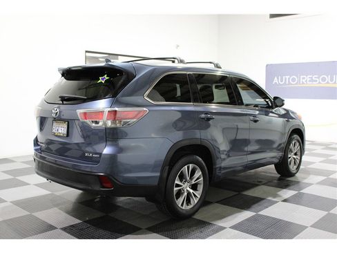 Used 2015 Toyota Highlander XLE image 4