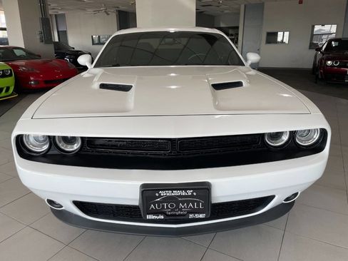 Used 2019 Dodge Challenger SXT w/ Blacktop Package image 2