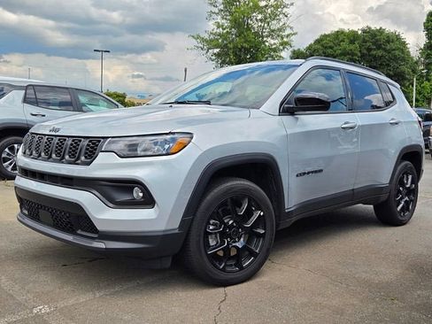 Used 2026 Jeep Compass Latitude AWD/4WD image 3