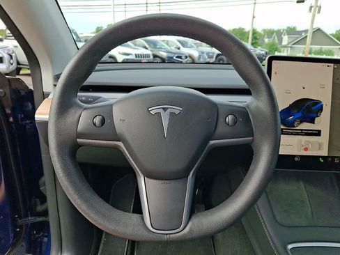 Used 2023 Tesla Model Y AWD image 23