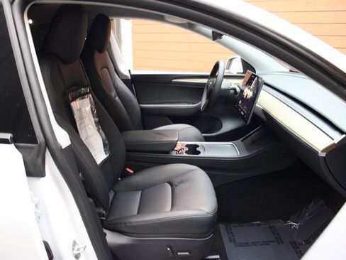 Used 2023 Tesla Model Y Long Range image 47