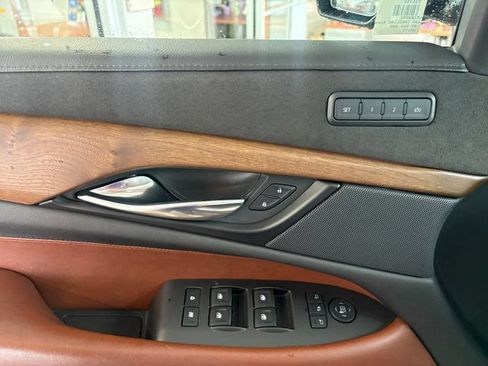 Used 2020 Cadillac Escalade Luxury AWD/4WD image 19