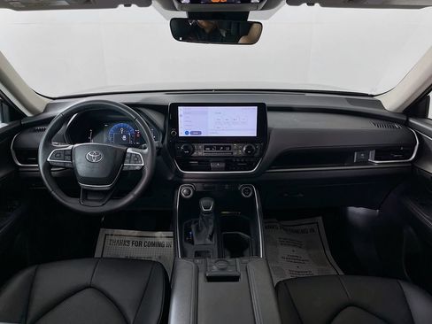 Used 2024 Toyota Grand Highlander AWD image 12