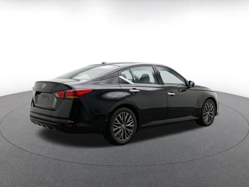 Used 2025 Nissan Altima 2.5 SV FWD image 9