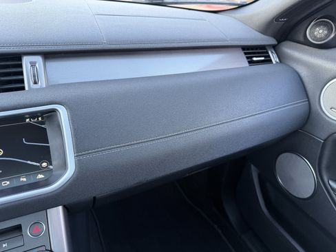 Used 2019 Land Rover Range Rover Evoque SE Premium image 28