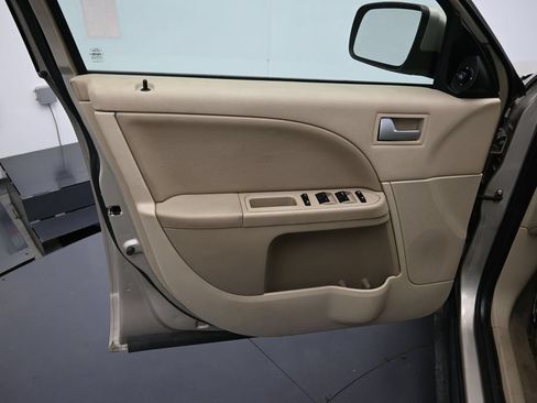 Used 2006 Ford Five Hundred SE FWD image 9