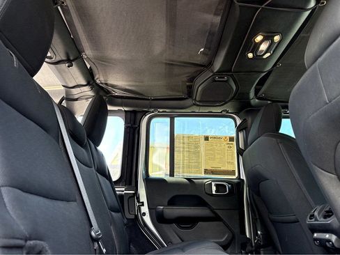 Used 2019 Jeep Wrangler Unlimited Sahara AWD/4WD image 8