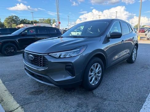 Used 2024 Ford Escape Active FWD image 3