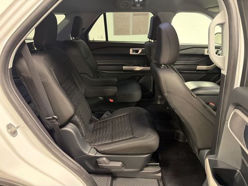 Used 2021 Ford Explorer XLT RWD image 31