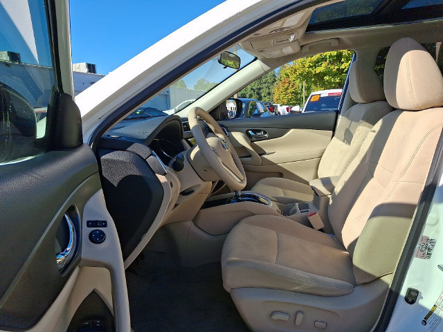 Used 2015 Nissan Rogue SV w/ SV Premium Package FWD image 12