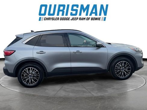 Used 2021 Ford Escape SEL w/ Class II Trailer Tow Package image 2