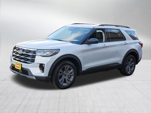 Used 2026 Ford Explorer Active w/ Active Comfort Package AWD/4WD image 3