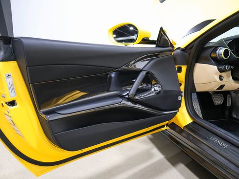 Used 2022 Ferrari 812 GTS image 39