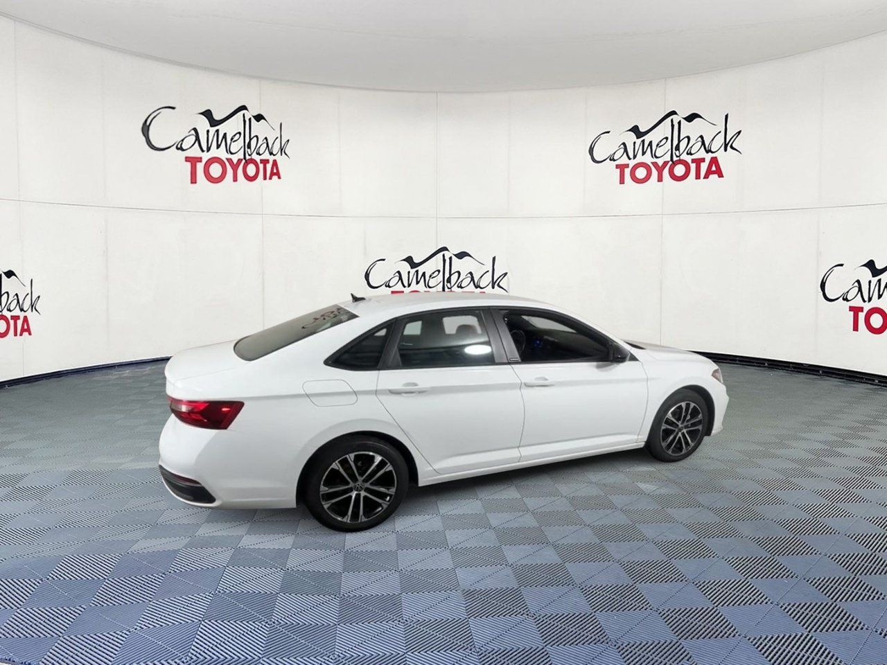 Used 2025 Volkswagen Jetta Sport FWD image 3