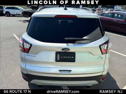Used 2018 Ford Escape SE w/ SE Sync 3 Package AWD/4WD image 4