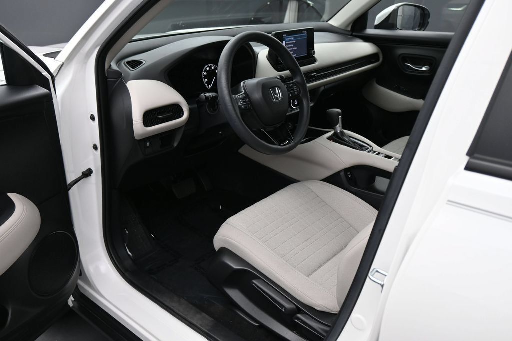 Used 2024 Honda HR-V LX image 2