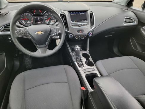Used 2019 Chevrolet Cruze LT image 34