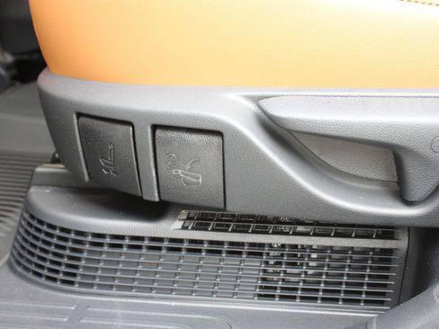 New 2026 Toyota Highlander Platinum AWD/4WD image 28