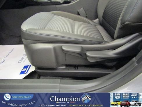 Certified 2025 Chevrolet Trax LT FWD image 17