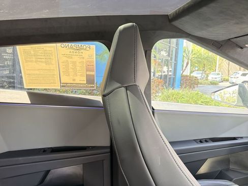 Used 2025 Tesla Cybertruck AWD Crew Cab image 16