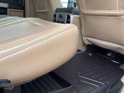 Used 2019 Ford F250 Lariat w/ Lariat Ultimate Package AWD/4WD image 28