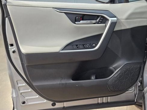 Used 2021 Toyota RAV4 Limited FWD image 20
