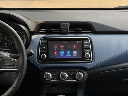 Used 2025 Nissan Versa SV FWD image 17
