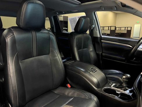 Used 2018 Toyota Highlander SE image 14
