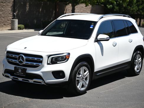 Used 2021 Mercedes-Benz GLB 250 4MATIC image 3