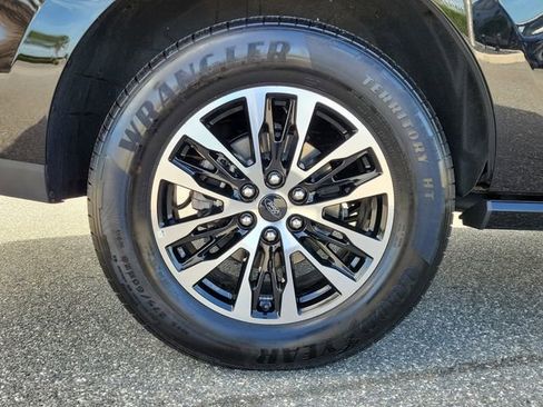 Used 2025 Ford Expedition Platinum AWD/4WD image 5