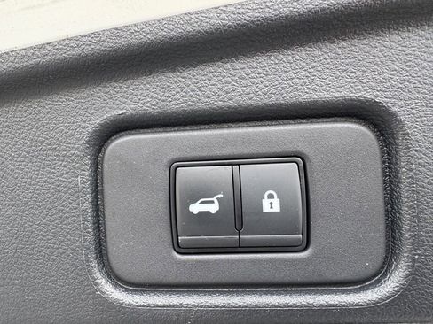 Used 2023 Nissan Pathfinder SL w/ SL Premium Package image 11