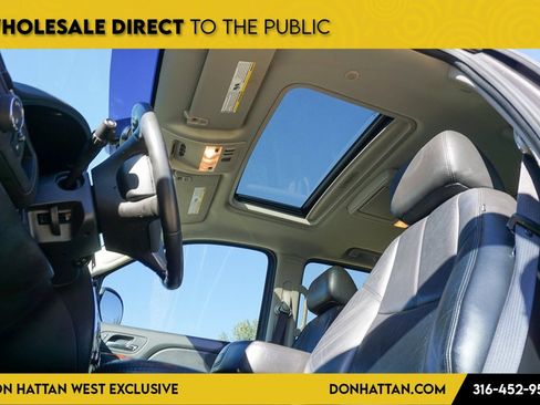 Used 2011 Chevrolet Suburban LT image 19