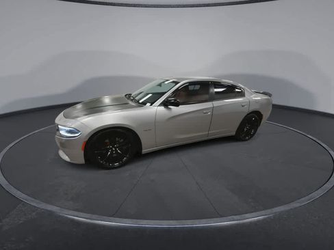 Used 2017 Dodge Charger R/T w/ Blacktop Package RWD image 4