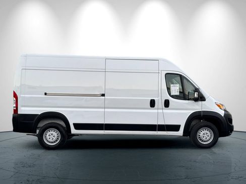 Used 2025 RAM ProMaster 2500 w/ Convenience Group image 3