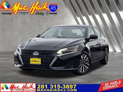 Used 2025 Nissan Altima 2.5 SV
