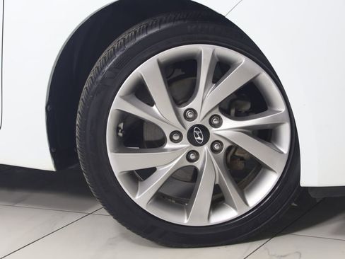 Used 2016 Hyundai Veloster w/ Option Group 02 image 12