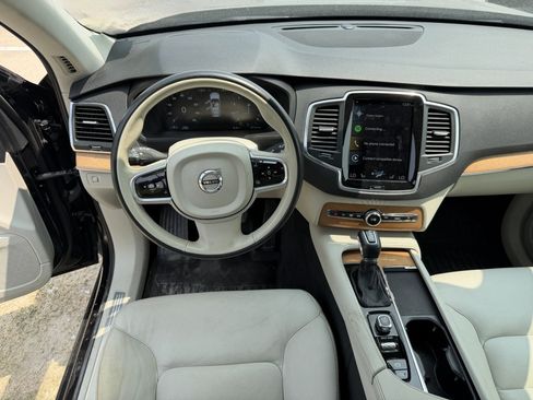 Used 2021 Volvo XC90 T6 Momentum w/ Climate Package AWD/4WD image 9