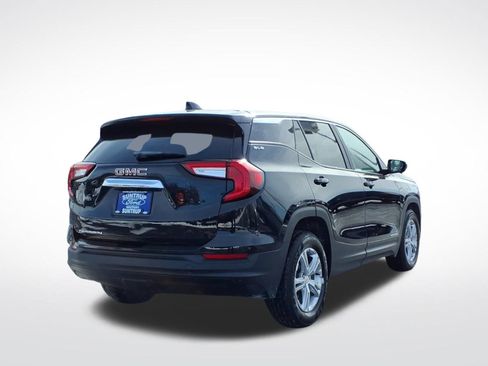 Used 2024 GMC Terrain SLE image 3