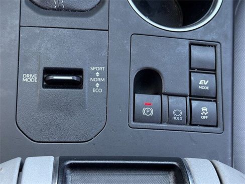 Used 2023 Toyota Highlander LE image 21