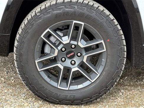 New 2026 GMC Terrain AT4 w/ Convenience Package III image 32