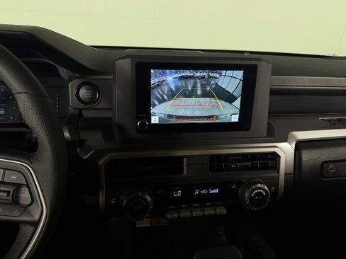 Used 2025 Toyota Tacoma SR5 AWD/4WD image 15