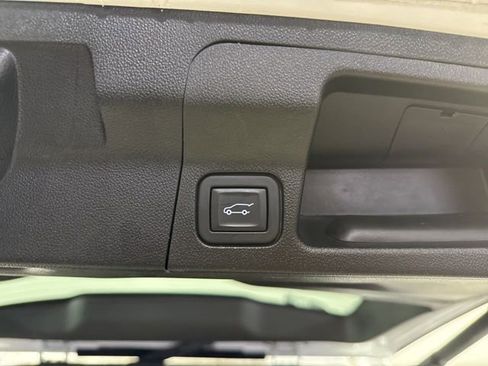 Used 2023 GMC Acadia SLT image 20