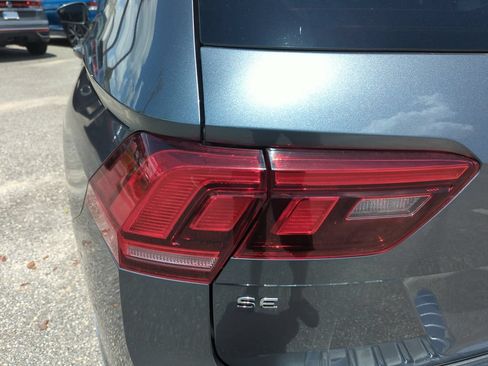 Used 2022 Volkswagen Tiguan SE FWD image 18