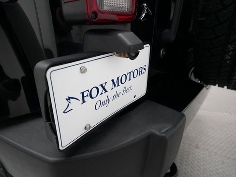 Used 2017 Jeep Wrangler Sahara w/ Connectivity Group image 33