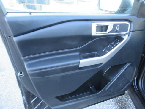 Used 2023 Ford Explorer XLT w/ Equipment Group 202A image 14