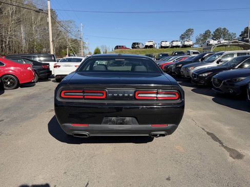 Used 2017 Dodge Challenger SXT image 6