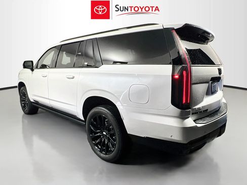 Used 2025 Cadillac Escalade ESV Sport Platinum AWD/4WD image 6